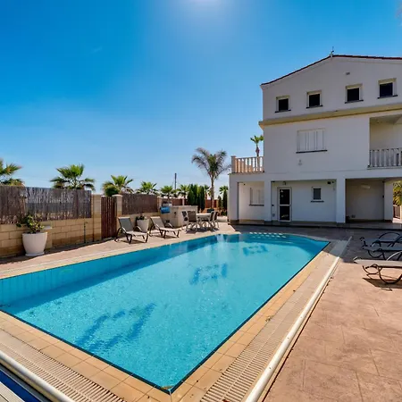 Kalisti-4 Bedroom Beachfront With Private Pool