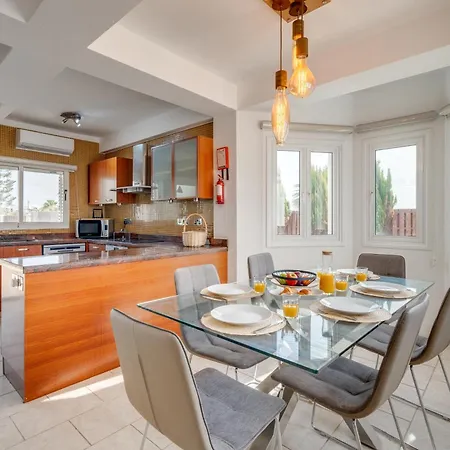 Kalisti-4 Bedroom Beachfront With Private Pool *