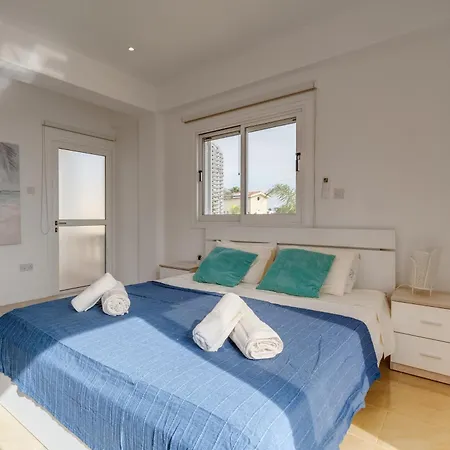 Kalisti-4 Bedroom Beachfront With Private Pool
