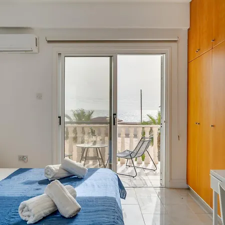 Villa Kalisti-4 Bedroom Beachfront With Private Pool