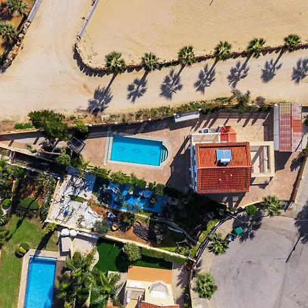 Kalisti-4 Bedroom Beachfront With Private Pool