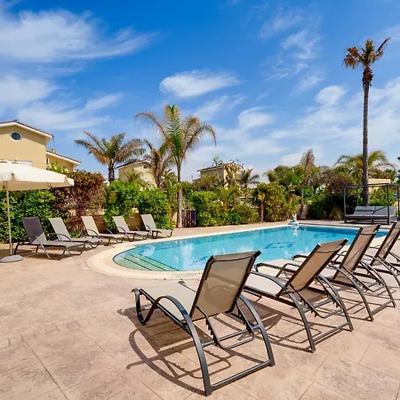 Kalisti-4 Bedroom Beachfront With Private Pool