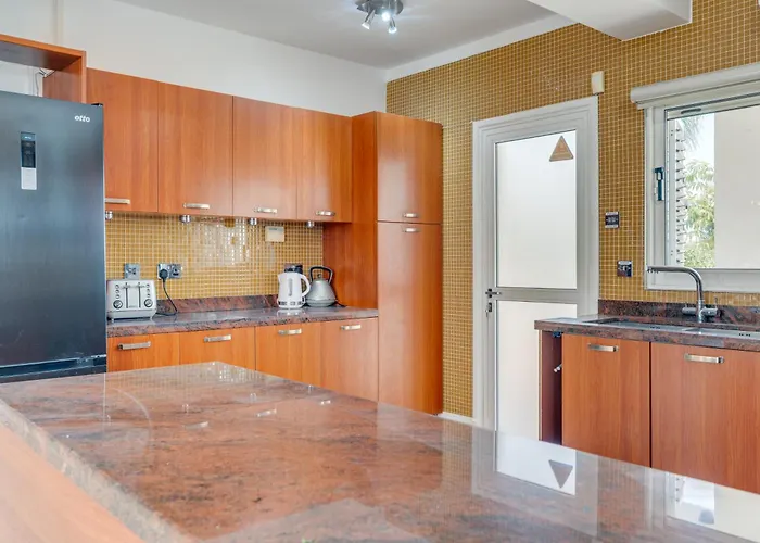 Kalisti-4 Bedroom Beachfront With Private Pool Vilă