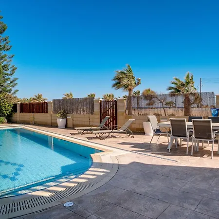 Villa Kalisti-4 Bedroom Beachfront With Private Pool *